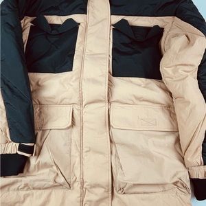 COLOURBLOCK WALKING JACKET
STONE